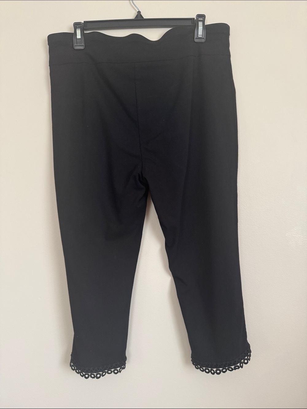 Black Cropped Leggings with Lace Hem - Picture 4 of 5